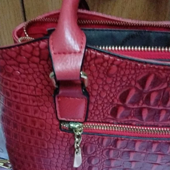 Lirenniao Red Croc-Embossed Satchel With Matching Wristlet - Picture 6 of 9
